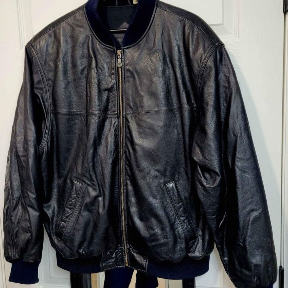 Roundtree & Yorke Genuine Leather Jacket. Size Medium. Current price OBO